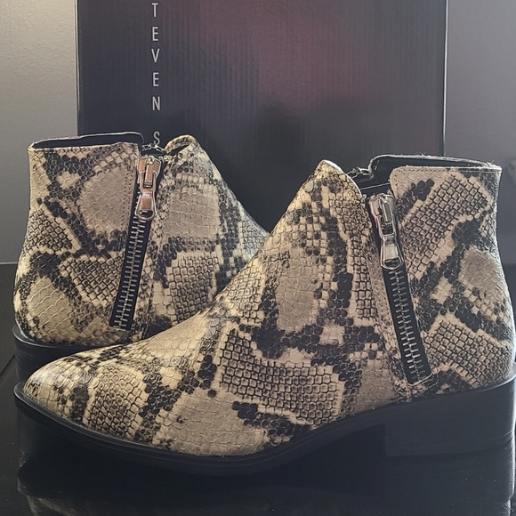 *NEW* STEVEN By Steve Madden Women's Hickory Closed Toe Ankle Fashion Boots - Picture 2 of 8